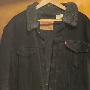 Sherpa lined black levis trucker jacket